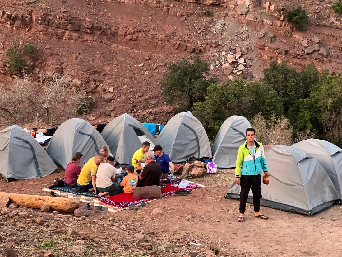 Campamento de grupo en el Atlas