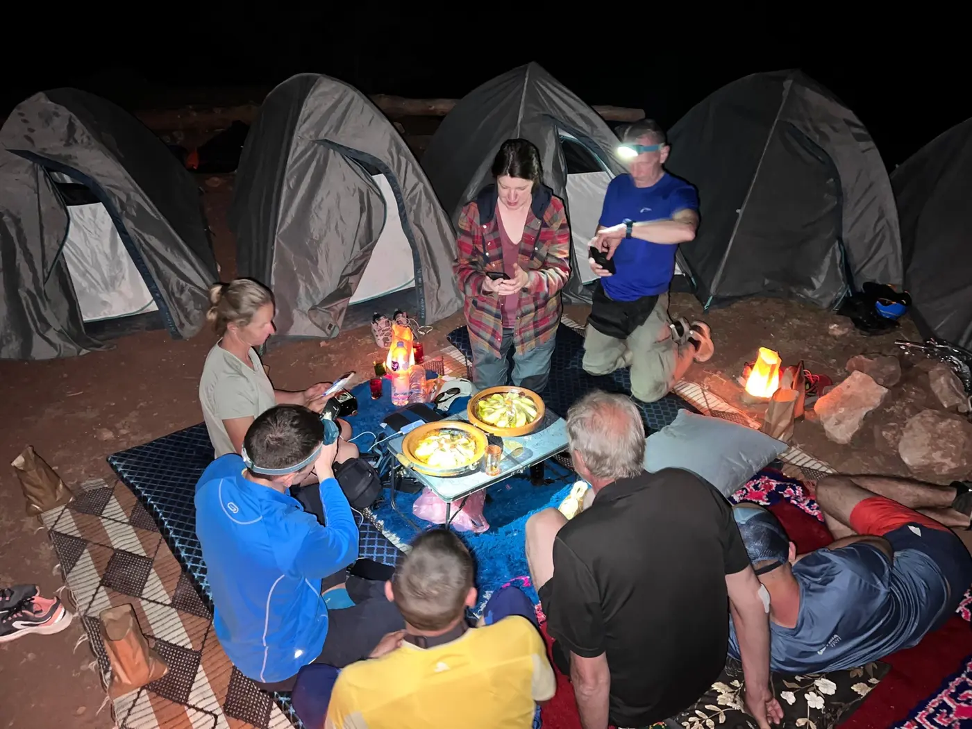 Cena compartida en el vivac